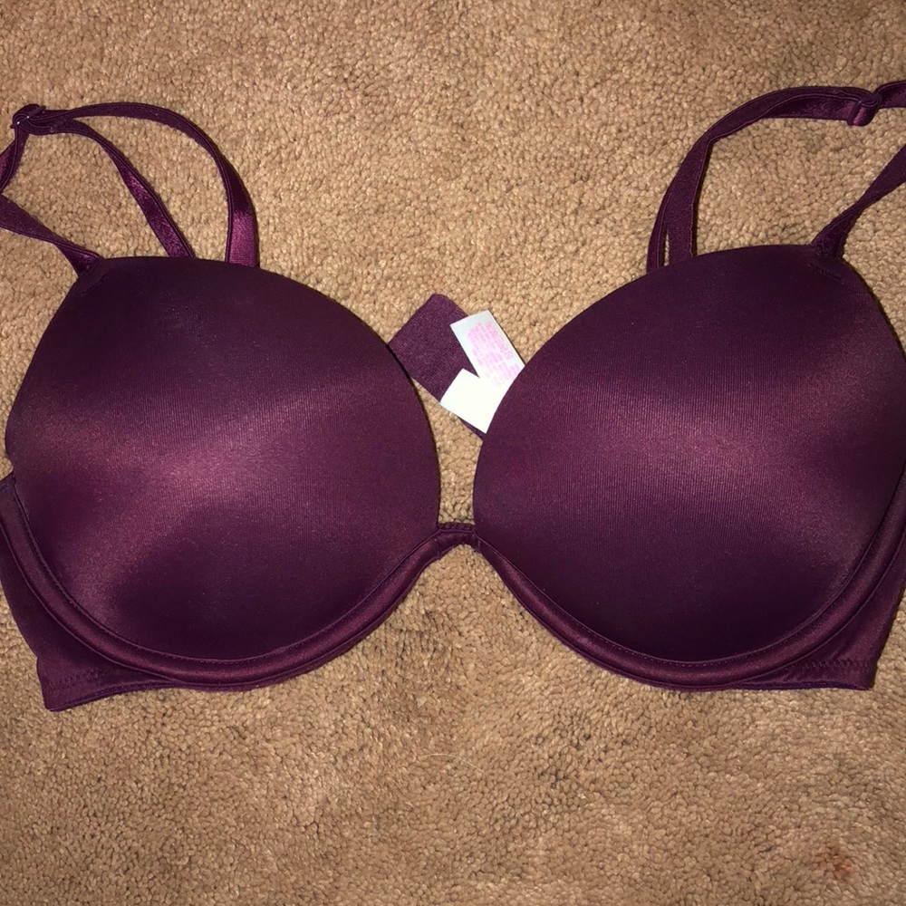LIKE NEW PINK Victoria’s Secret bra!!
